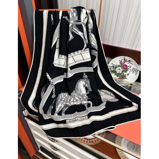 Replica Fazzoletto reversibile in seta e cashmere Hermès 135 Nero Imitazioni Replica Fazzoletto reversibile in seta e cashmere Hermès 135 Nero
