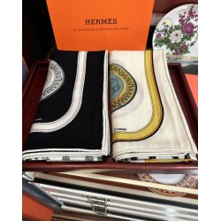 Fazzoletto reversibile in seta e cashmere Hermès 135 Beige Fazzoletto reversibile in seta e cashmere Hermès 135 Beige