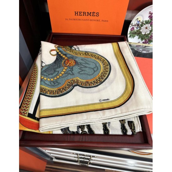 Replica Alta gamma Fazzoletto reversibile in seta e cashmere Hermès 135 Beige Imitazioni Replica Alta gamma Fazzoletto reversibile in seta e cashmere Hermès 135 Beige
