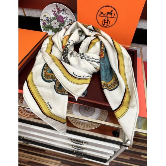 Replica Alta gamma Fazzoletto reversibile in seta e cashmere Hermès 135 Beige Imitazioni Replica Alta gamma Fazzoletto reversibile in seta e cashmere Hermès 135 Beige