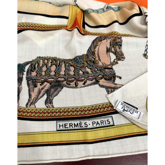 Replica Alta gamma Fazzoletto reversibile in seta e cashmere Hermès 135 Beige Imitazioni Replica Alta gamma Fazzoletto reversibile in seta e cashmere Hermès 135 Beige