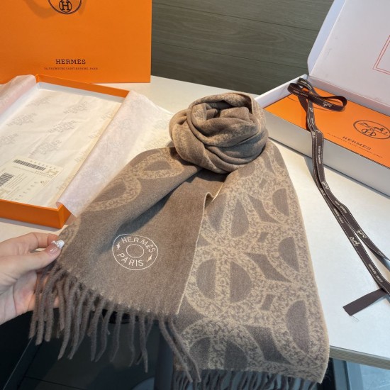Replica Sciarpa classica reversibile in lana d'agnello Hermès 35 x 200 Marrone Imitazioni Replica Sciarpa classica reversibile in lana d'agnello Hermès 35 x 200 Marrone