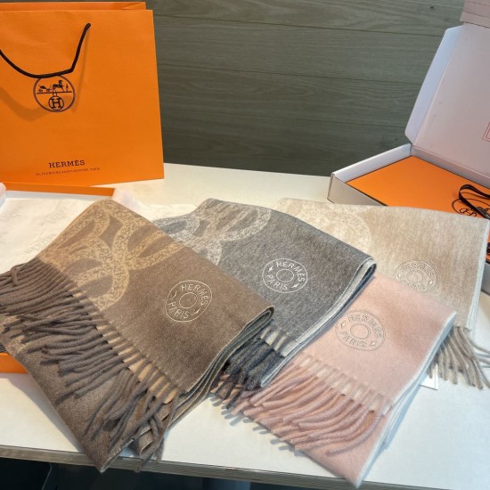 Replica Sciarpa classica reversibile in lana d'agnello Hermès 35 x 200 Grigio Imitazioni Replica Sciarpa classica reversibile in lana d'agnello Hermès 35 x 200 Grigio