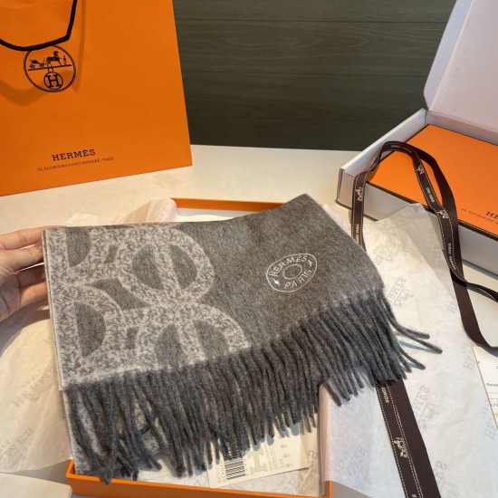 Replica Sciarpa classica reversibile in lana d'agnello Hermès 35 x 200 Grigio Imitazioni Replica Sciarpa classica reversibile in lana d'agnello Hermès 35 x 200 Grigio