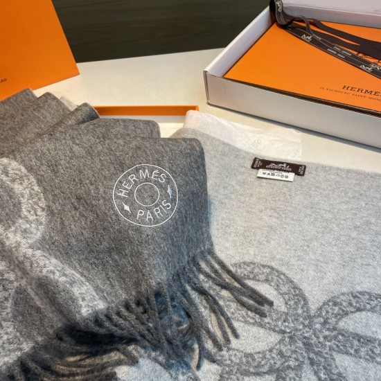 Replica Sciarpa classica reversibile in lana d'agnello Hermès 35 x 200 Grigio Imitazioni Replica Sciarpa classica reversibile in lana d'agnello Hermès 35 x 200 Grigio