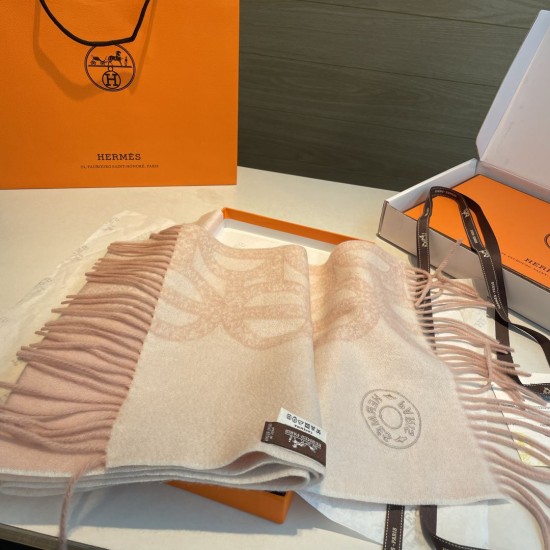 Replica Sciarpa classica reversibile in lana d'agnello Hermès 35 x 200 Rosa Imitazioni Replica Sciarpa classica reversibile in lana d'agnello Hermès 35 x 200 Rosa