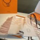 Replica Sciarpa classica reversibile in lana d'agnello Hermès 35 x 200 Rosa Imitazioni Replica Sciarpa classica reversibile in lana d'agnello Hermès 35 x 200 Rosa
