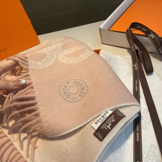 Replica Sciarpa classica reversibile in lana d'agnello Hermès 35 x 200 Rosa Imitazioni Replica Sciarpa classica reversibile in lana d'agnello Hermès 35 x 200 Rosa