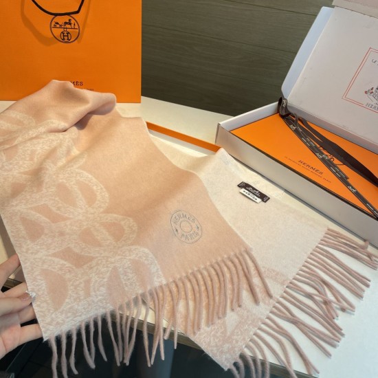 Replica Sciarpa classica reversibile in lana d'agnello Hermès 35 x 200 Rosa Imitazioni Replica Sciarpa classica reversibile in lana d'agnello Hermès 35 x 200 Rosa