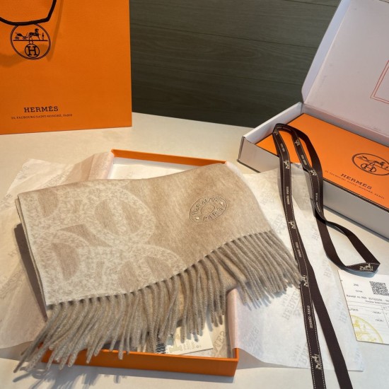 Replica Alta gamma Sciarpa classica reversibile in lana d'agnello Hermès 35 x 200 Imitazioni Replica Alta gamma Sciarpa classica reversibile in lana d'agnello Hermès 35 x 200