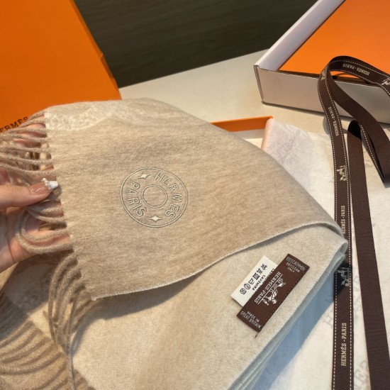 Replica Alta gamma Sciarpa classica reversibile in lana d'agnello Hermès 35 x 200 Imitazioni Replica Alta gamma Sciarpa classica reversibile in lana d'agnello Hermès 35 x 200