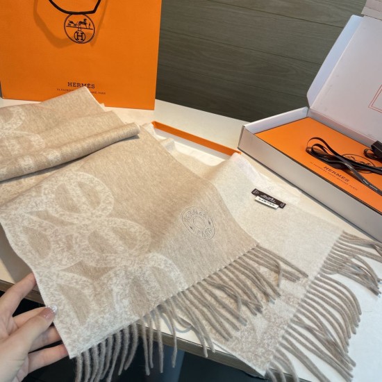 Replica Alta gamma Sciarpa classica reversibile in lana d'agnello Hermès 35 x 200 Imitazioni Replica Alta gamma Sciarpa classica reversibile in lana d'agnello Hermès 35 x 200