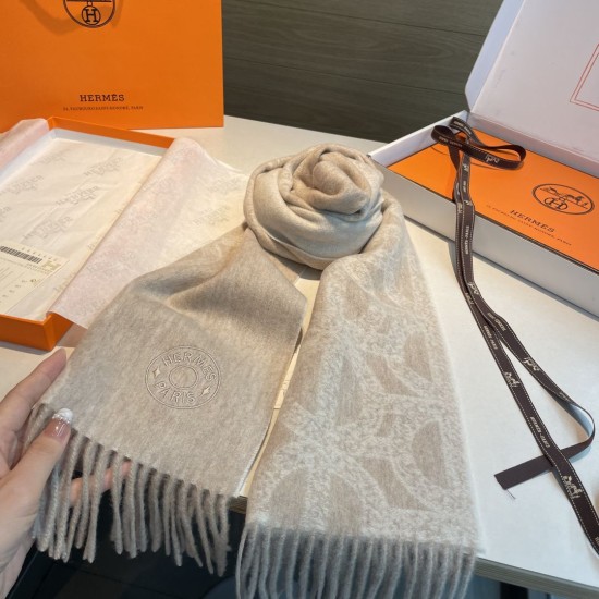 Replica Alta gamma Sciarpa classica reversibile in lana d'agnello Hermès 35 x 200 Imitazioni Replica Alta gamma Sciarpa classica reversibile in lana d'agnello Hermès 35 x 200
