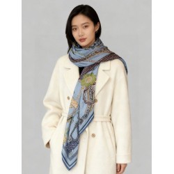 Foulard quadrato in velluto intrecciato a mano Hermès, 140 blu Foulard quadrato in velluto intrecciato a mano Hermès, 140 blu