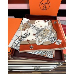 Sciarpa in seta Hermès Starry Night Chorus e fazzoletto quadrato in cashmere 140 Sciarpa in seta Hermès Starry Night Chorus e fazzoletto quadrato in cashmere 140