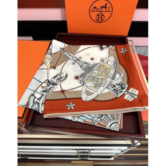 Replica Sciarpa in seta Hermès Starry Night Chorus e fazzoletto quadrato in cashmere 140 Imitazioni Replica Sciarpa in seta Hermès Starry Night Chorus e fazzoletto quadrato in cashmere 140