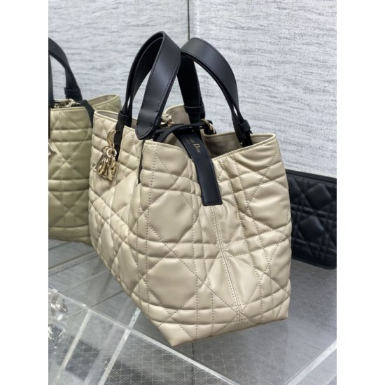 Replica Borsa Tote Dior Toujours piccola/media/grande in pelle di vitello macrocannage beige cipria Imitazioni Replica Borsa Tote Dior Toujours piccola/media/grande in pelle di vitello macrocannage beige cipria
