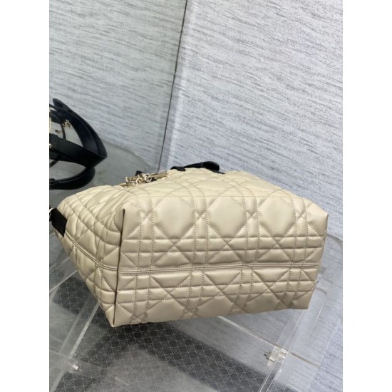 Replica Borsa Tote Dior Toujours piccola/media/grande in pelle di vitello macrocannage beige cipria Imitazioni Replica Borsa Tote Dior Toujours piccola/media/grande in pelle di vitello macrocannage beige cipria