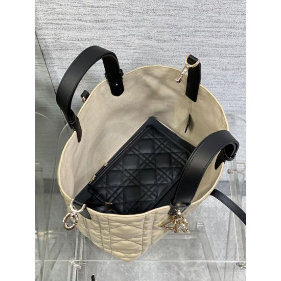 Replica Borsa Tote Dior Toujours piccola/media/grande in pelle di vitello macrocannage beige cipria Imitazioni Replica Borsa Tote Dior Toujours piccola/media/grande in pelle di vitello macrocannage beige cipria