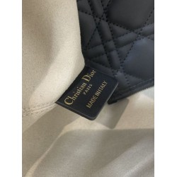 Borsa Tote Dior Toujours piccola/media/grande in pelle di vitello macrocannage beige cipria Borsa Tote Dior Toujours piccola/media/grande in pelle di vitello macrocannage beige cipria