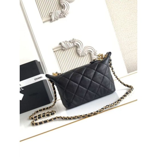 Replica Borsa hobo Chanel piccola Pearls AS5898 pelle di vitello nera Imitazioni Replica Borsa hobo Chanel piccola Pearls AS5898 pelle di vitello nera