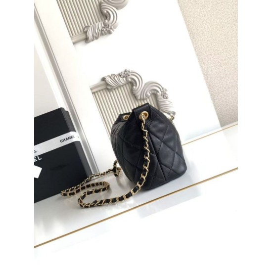 Replica Borsa hobo Chanel piccola Pearls AS5898 pelle di vitello nera Imitazioni Replica Borsa hobo Chanel piccola Pearls AS5898 pelle di vitello nera