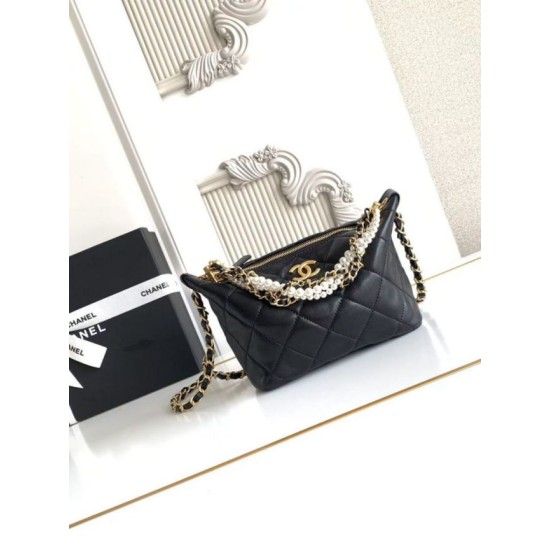 Replica Borsa hobo Chanel piccola Pearls AS5898 pelle di vitello nera Imitazioni Replica Borsa hobo Chanel piccola Pearls AS5898 pelle di vitello nera