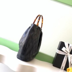 Replica Borsa Chanel Matelasse con manico in plastica effetto legno AS6010 Nero Imitazioni Replica Borsa Chanel Matelasse con manico in plastica effetto legno AS6010 Nero