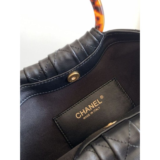 Replica Borsa Chanel Matelasse con manico in plastica effetto legno AS6010 Nero Imitazioni Replica Borsa Chanel Matelasse con manico in plastica effetto legno AS6010 Nero