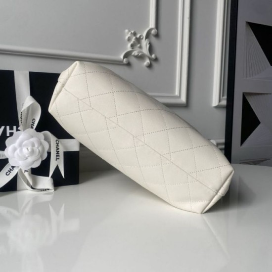 Replica Borsa 1:1 hobo grande Chanel con finiture metallo dorato AS5967 Bianco Imitazioni Replica Borsa 1:1 hobo grande Chanel con finiture metallo dorato AS5967 Bianco