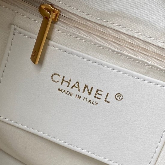 Replica Borsa 1:1 hobo grande Chanel con finiture metallo dorato AS5967 Bianco Imitazioni Replica Borsa 1:1 hobo grande Chanel con finiture metallo dorato AS5967 Bianco