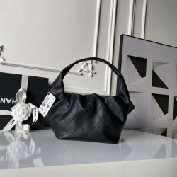 Replica Bora Pari hobo Chanel con finiture metallo dorato AS5976 Nero