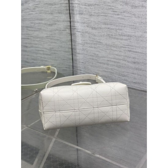 Replica Borse a mano Dior Jolie Top Handle Mini Chain beige Imitazioni Replica Borse a mano Dior Jolie Top Handle Mini Chain beige