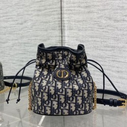 Replica Borse Alta Qualità a secchiello Dior 30 Montaigne Mini Dior Oblique jacquard con coulisse Blu Imitazioni Replica Borse Alta Qualità a secchiello Dior 30 Montaigne Mini Dior Oblique jacquard con coulisse Blu