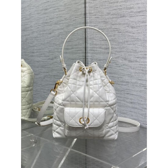 Replica Dior piccola borsa a secchiello Dior Caro Latte Macrocannage Bianco Imitazioni Replica Dior piccola borsa a secchiello Dior Caro Latte Macrocannage Bianco