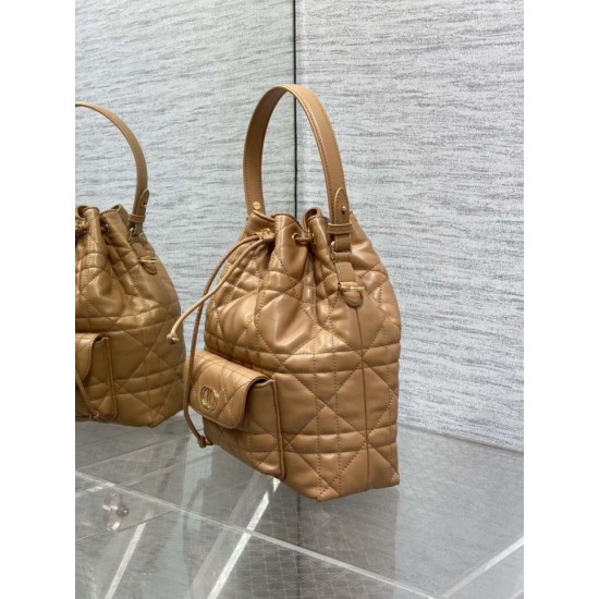 Replica Dior piccola borsa a secchiello Dior Caro Latte Macrocannage Marrone Imitazioni Replica Dior piccola borsa a secchiello Dior Caro Latte Macrocannage Marrone