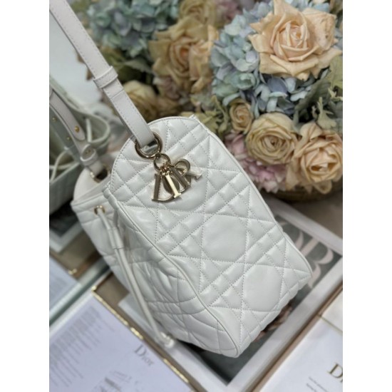Replica Borsa Dior D-Motion con cintura in pelle di agnello taglia 163 microchip bianca Imitazioni Replica Borsa Dior D-Motion con cintura in pelle di agnello taglia 163 microchip bianca