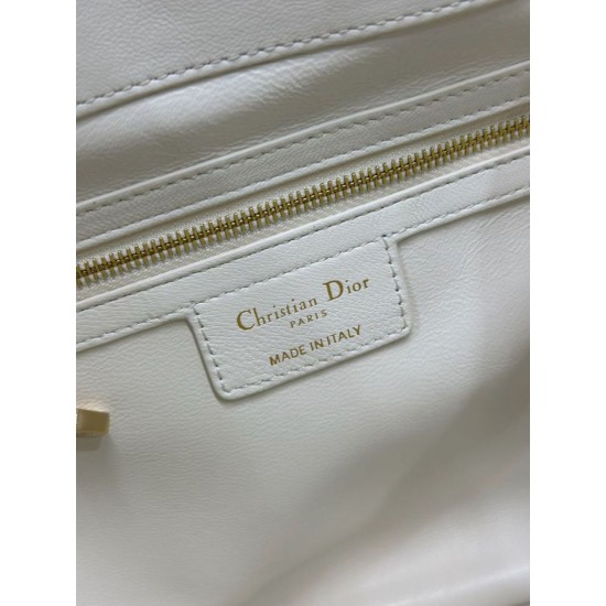 Replica Borsa Dior D-Motion con cintura in pelle di agnello taglia 163 microchip bianca Imitazioni Replica Borsa Dior D-Motion con cintura in pelle di agnello taglia 163 microchip bianca