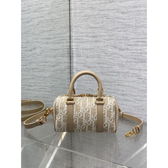 Replica Borsa Dior Groove 16 in tela jacquard Dior Oblique beige Imitazioni Replica Borsa Dior Groove 16 in tela jacquard Dior Oblique beige