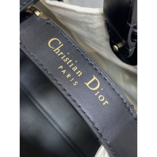 Replica Borsa Dior Toujours Media Macrocannage Bianco/Nero Imitazioni Replica Borsa Dior Toujours Media Macrocannage Bianco/Nero