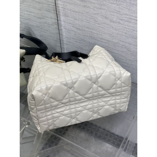 Replica Borsa Dior Toujours Media Macrocannage Bianco/Nero Imitazioni Replica Borsa Dior Toujours Media Macrocannage Bianco/Nero