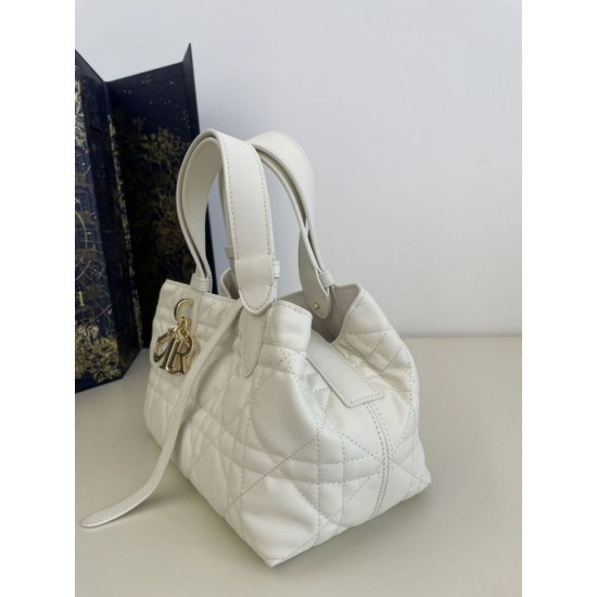 Replica Borsa Tote Dior Toujours mini in Macrocannage bianco Imitazioni Replica Borsa Tote Dior Toujours mini in Macrocannage bianco
