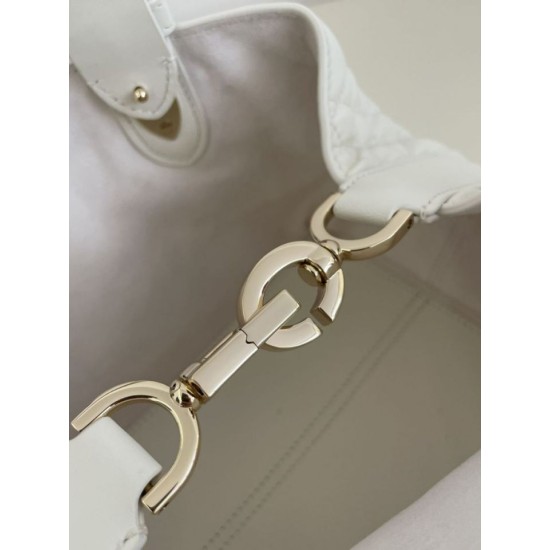 Replica Borsa Tote Dior Toujours mini in Macrocannage bianco Imitazioni Replica Borsa Tote Dior Toujours mini in Macrocannage bianco