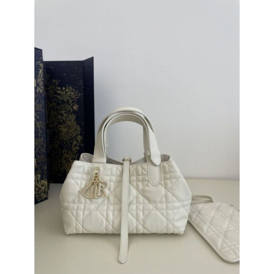Replica Borsa Tote Dior Toujours mini in Macrocannage bianco Imitazioni Replica Borsa Tote Dior Toujours mini in Macrocannage bianco