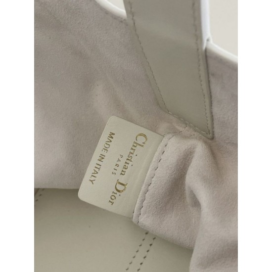 Replica Borsa Tote Dior Toujours mini in Macrocannage bianco Imitazioni Replica Borsa Tote Dior Toujours mini in Macrocannage bianco