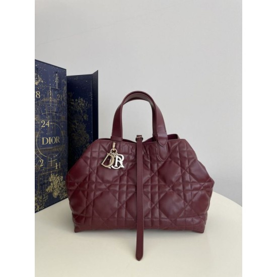 Replica Borsa Dior Media Dior Toujours in Macrocannage bordeaux Imitazioni Replica Borsa Dior Media Dior Toujours in Macrocannage bordeaux