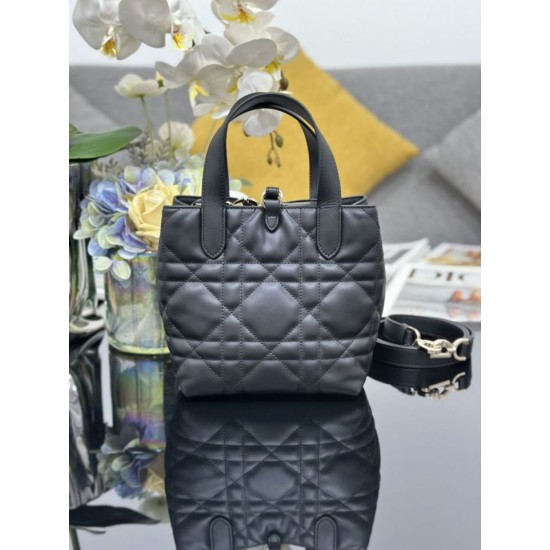 Replica Borse Imitazioni Dior Toujours Vertical Tote piccola con portafortuna Nero Imitazioni Replica Borse Imitazioni Dior Toujours Vertical Tote piccola con portafortuna Nero