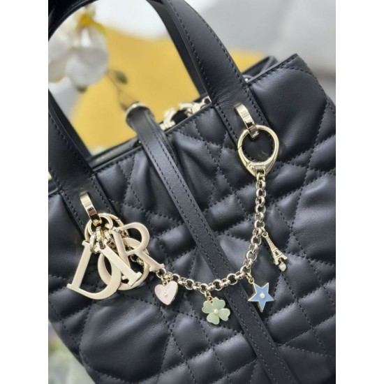 Replica Borse Imitazioni Dior Toujours Vertical Tote piccola con portafortuna Nero Imitazioni Replica Borse Imitazioni Dior Toujours Vertical Tote piccola con portafortuna Nero