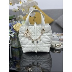 Borsa Dior Toujours Vertical Tote piccola con portafortuna bianco