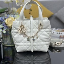 Replica Borsa Dior Toujours Vertical Tote piccola con portafortuna bianco